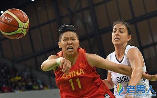 中国女篮小组出局 美国队每每拿球遭到巴西球迷狂嘘