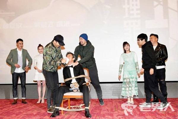 李晨写影评调侃邓超 称宣传个电影都快把腰送人了