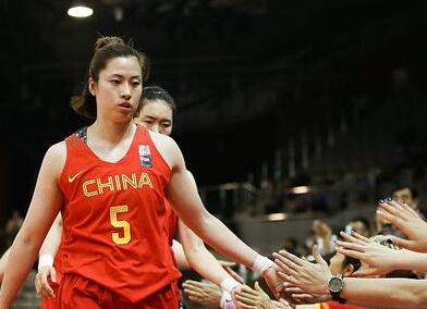 中国女篮欧洲拉练惜败西班牙 陈晓佳15+5李梦13分