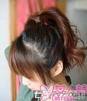 韩版丸子头的扎法图解 简单绑出不易散的发型