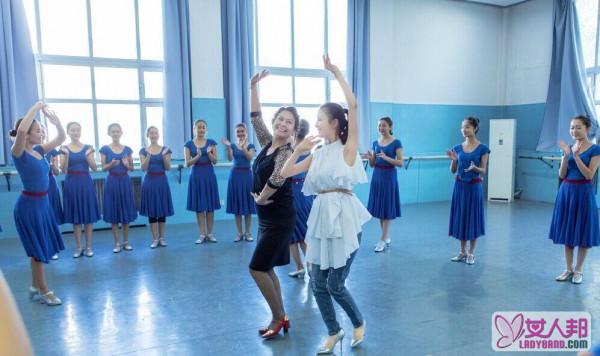 佟丽娅跳新疆舞是锡伯族人 少数民族女星:迪丽热巴古力娜扎