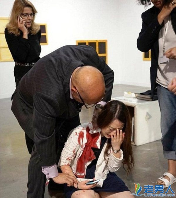 华裔女生在迈阿密艺术展上遭刺伤 行凶者是谁