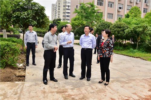 >抚州市长张鸿星妻子 抚州市委副书记、市长张鸿星参加临川代表团讨论