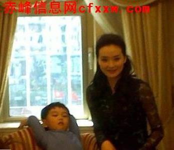 演员王艳的老公名字叫王志才 儿子一家三口的照片(图片)