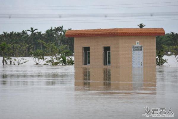 >海南持续强降雨致多个村庄被淹 4000多人转移