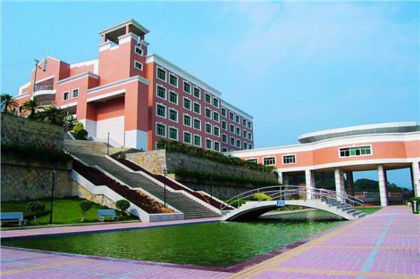 杜云阳光学院 福州大学阳光学院——反思与交流中进步
