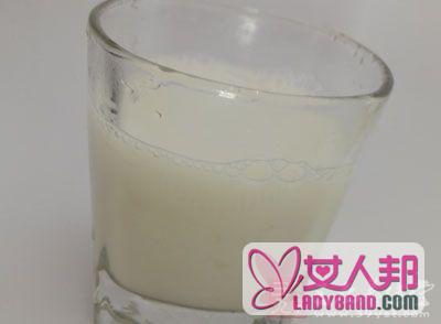 >牛奶的营养价值 常喝牛奶能帮助我们补钙