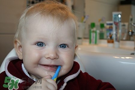 换牙期间可以刷牙吗?期间怎么刷牙呢
