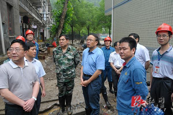 彭国甫后台 市委书记彭国甫在沅陵县指导灾后重建