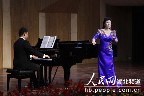 歌唱家黄华丽年龄 著名女高音歌唱家黄华丽回母校华师举办独唱音乐会