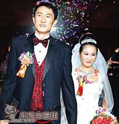 >杜峰离婚 杜锋和老婆离婚原因揭秘 杜峰老婆资料曝光