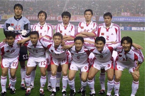冯潇霆的曾效力球队 李玮峰之后国足又一铁卫 曾效力四支球队换了三任女友