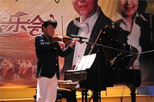 盛中国采访 拨动天使的琴弦――访著名小提琴家盛中国