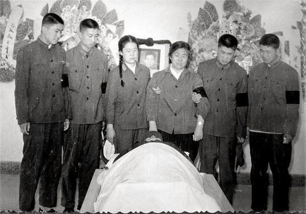 裴周玉夫人 裴周玉在北京逝世 众人哀悼