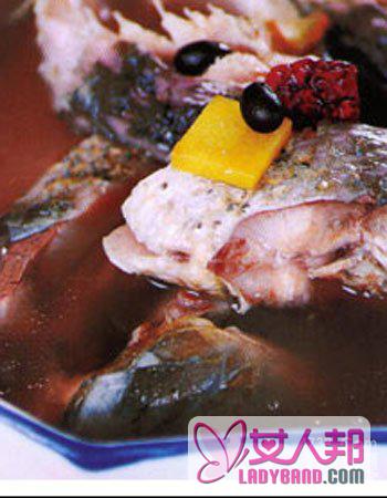 红枣黑豆炖鲤鱼的简单吃法