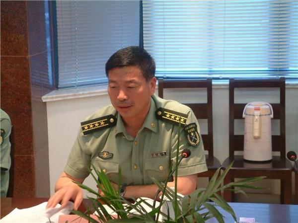 史鲁泽被查 省委常委、省军区司令员史鲁泽在沧检查指导防汛工作