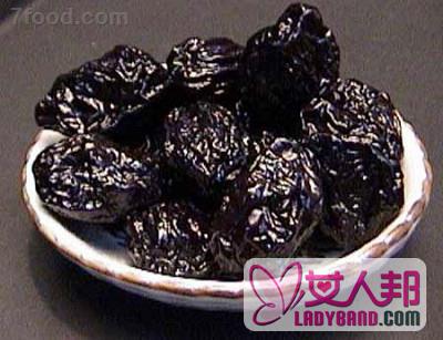 >葡萄黑加仑黑枣黑豆 冬季补肾多吃黑色食物