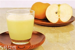 >梨和什么榨汁好喝？梨子最适宜于秋季和冬季吃