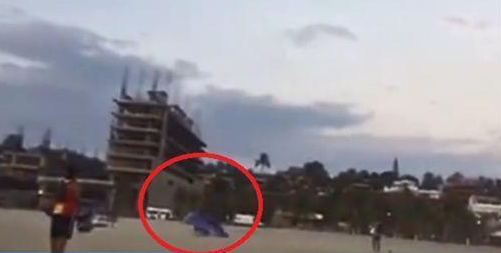 >两滑翔伞空中相撞 女游客翻转180度后坠亡