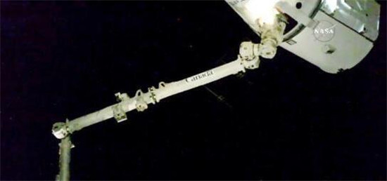 SpaceX飞船返航 携带约2吨科学样品返回地球