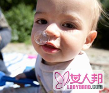 【宝宝流鼻涕的原因】宝宝流鼻涕怎么办_宝宝流鼻涕能用吸鼻器吗_宝宝鼻涕的清理误区
