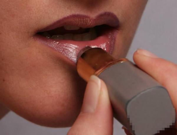 嘴角发黑怎么能去掉 几个秘诀帮你恢复性感红唇