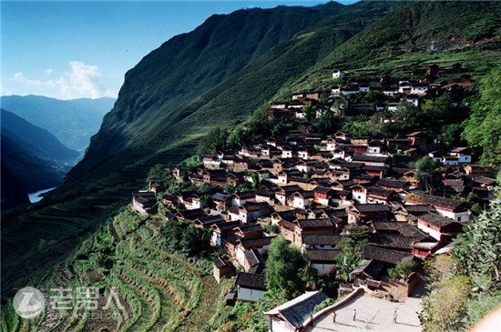 中国最奇特十大村庄 山顶洞人的穴居部落