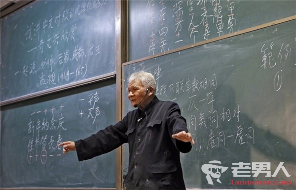 94岁站立讲课 潘鼎坤教授讲课视频走红