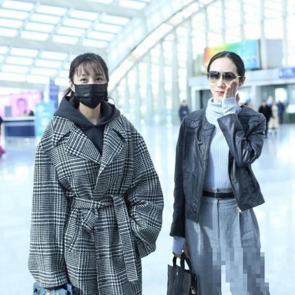 沈梦辰机场偶遇韩雪，网友：沈不仅矮一截，还胖两圈！