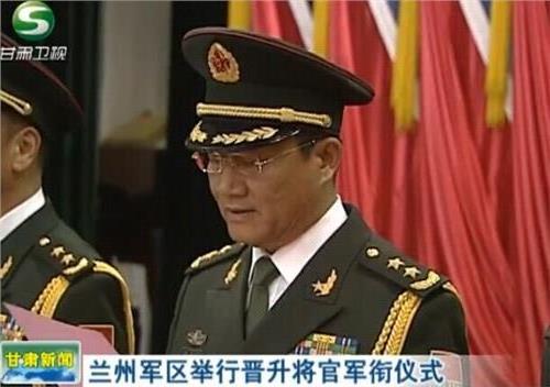 兰州军区司令员是什么级别:中央军委副主席徐才厚主持晋衔仪式