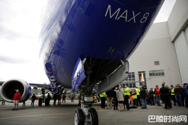 波音737 MAX 8客机引擎故障 西南航空紧急返航降落奥兰多
