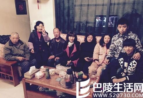 王俊凯父母照片资料曝光 粉丝力证其来自普通家庭