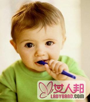 >【儿童牙刷牙膏】儿童什么时候开始用牙刷牙膏_8款儿童牙膏大PK_儿童牙刷牙膏怎么选