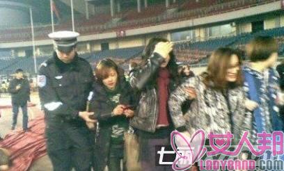 王菲重庆演唱会看台垮塌导致多名歌迷受伤
