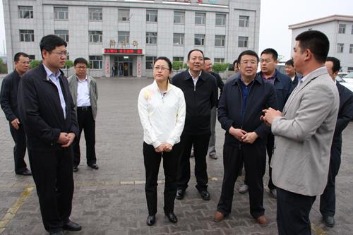 鄂尔多斯潘志峰免职 鄂尔多斯市副市长潘志峰一行到鄂托克旗调研