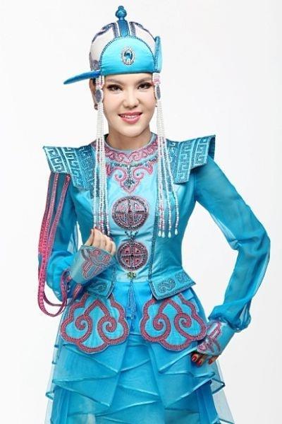蒙古族歌手乌兰图雅遭诽谤 公司欲起诉乌兰托娅