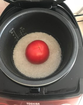 抖音一个番茄饭怎么做？抖音上电饭煲做番茄饭