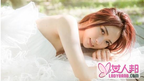 台22岁女主唱刘沛均命丧火场 绝美婚纱照成遗像