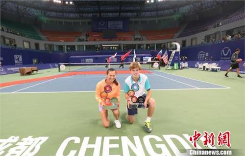 徐诗霖最新 中国选手徐诗霖夺国际网联最高规格青少年赛事冠军