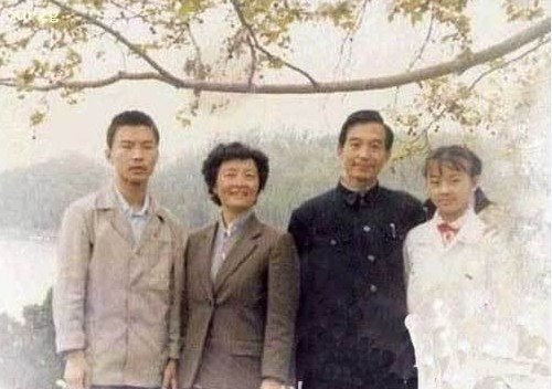 林彪的两次婚姻:妻子怀孕生产时苦追孙维世
