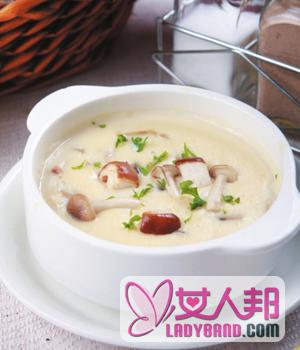 >【奶油蘑菇汤】奶油蘑菇汤的做法_奶油蘑菇汤的热量