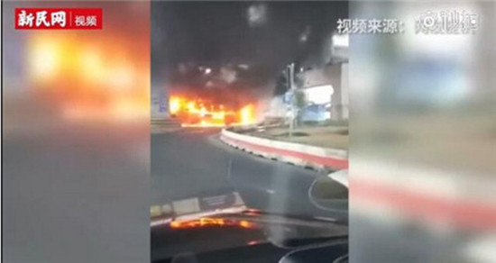 上海公交发生自燃 事故原因仍在调查