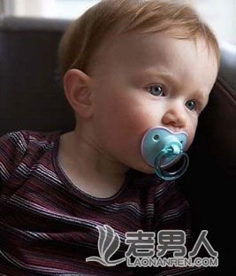 >宝宝过度使用安抚奶嘴 导致口腔骨骼发育变形