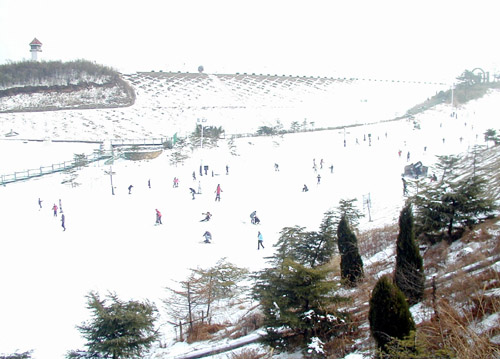 >安吉江南温泉 浙江安吉江南天池第五届旅游滑雪节暨首届温泉节开幕