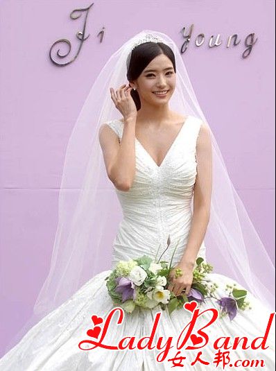 >韩国女星示范6款婚纱礼服