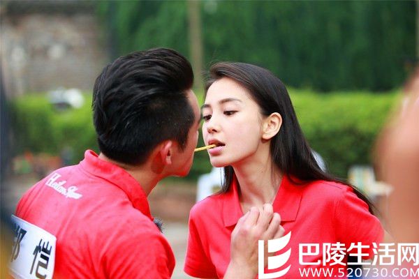 杨颖和郑恺接吻照片网络疯传 怕误会切身访问黄晓明