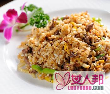>【青椒牛肉炒饭】青椒牛肉炒饭的做法_青椒牛肉炒饭的营养价值