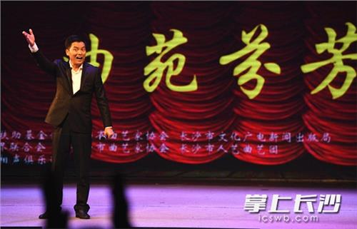 李小峰从艺40年 周卫星从艺40周年 还记得那些年他带来的笑声吗