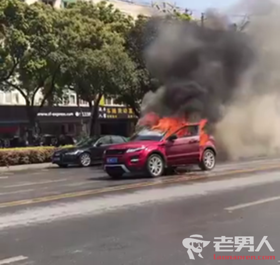 芜湖一辆汽车起火 车内两人被活活烧死