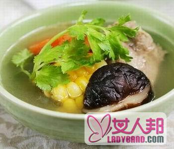 >【香菇玉米排骨汤】香菇玉米排骨汤的做法_香菇玉米排骨汤的功效